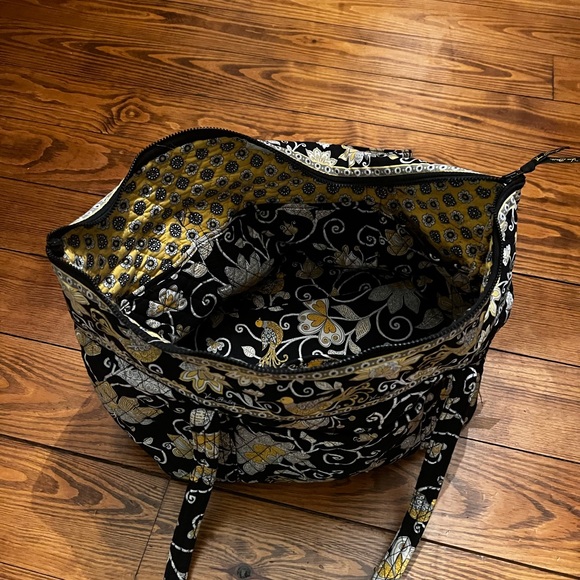 Vera Bradley Yellow Bird pattern 5-item set with hanging bag and more! - Picture 9 of 15